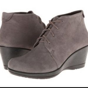 Dansko 38 Renee Suede Lace up Ankle boots